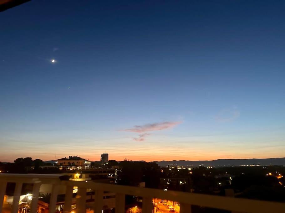 Con Vistas Al Mar Y Portaventura Apartman Salou Kültér fotó